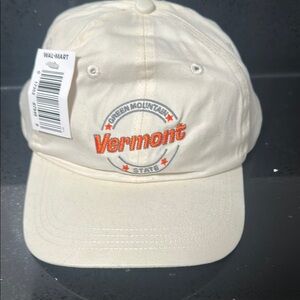 🤑SOLD🤑NWT VINTAGE Vermont Green Mountain State  Embroidered Cream Cap